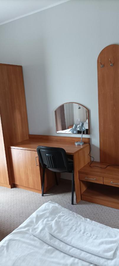 Hotel Przylesie Sierosław Esterno foto