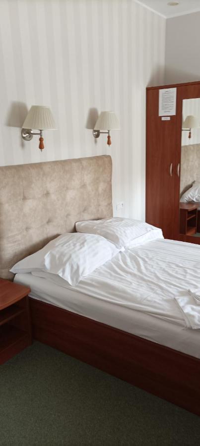 Hotel Przylesie Sierosław Esterno foto