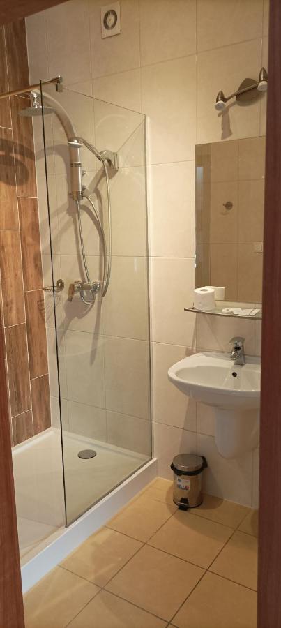 Hotel Przylesie Sierosław Esterno foto